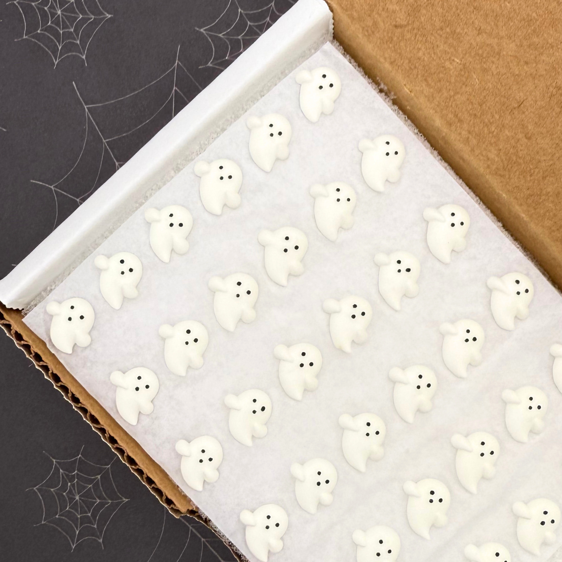 60 White Icing Ghosts (1/2")