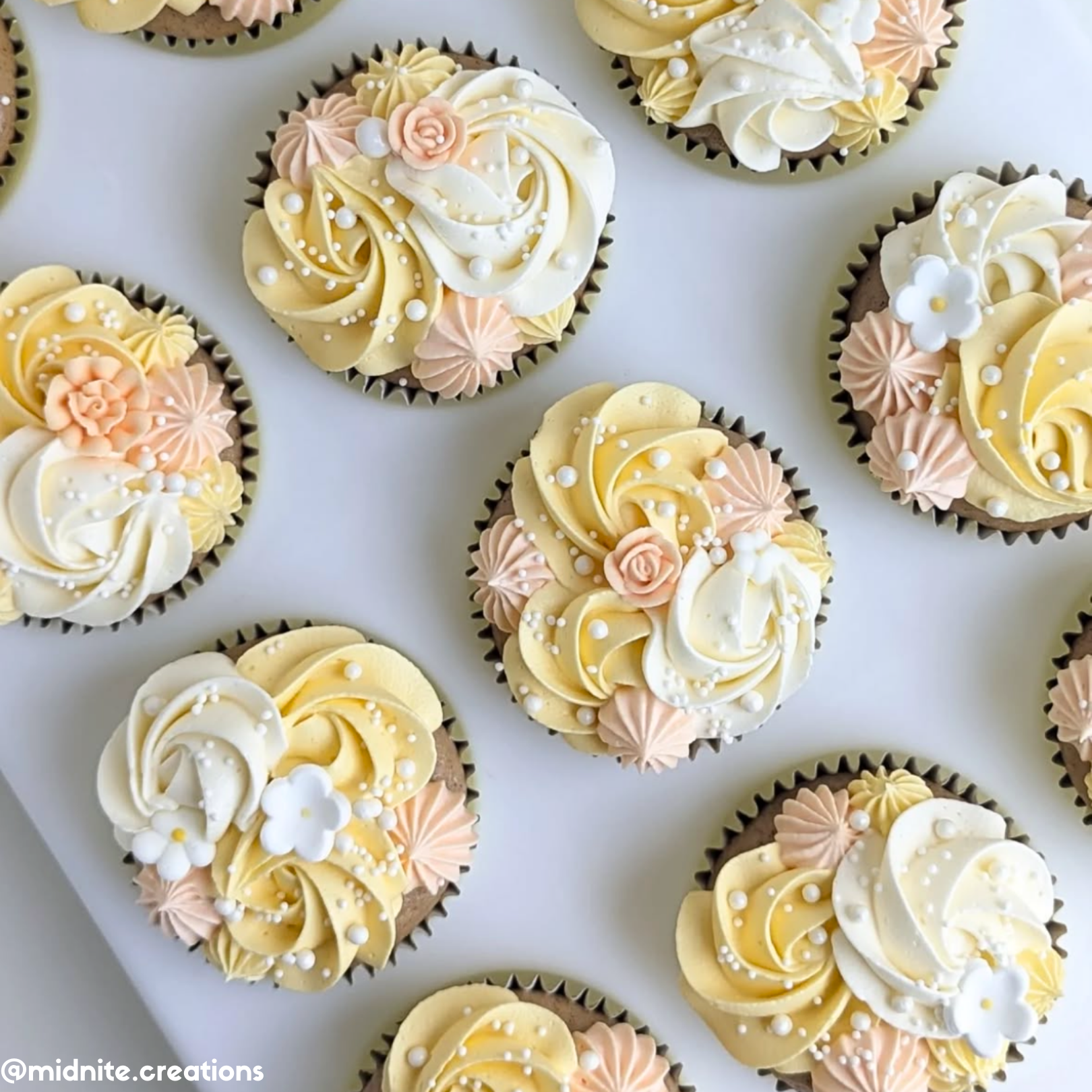 Honeysuckle Icing Flowers (30)