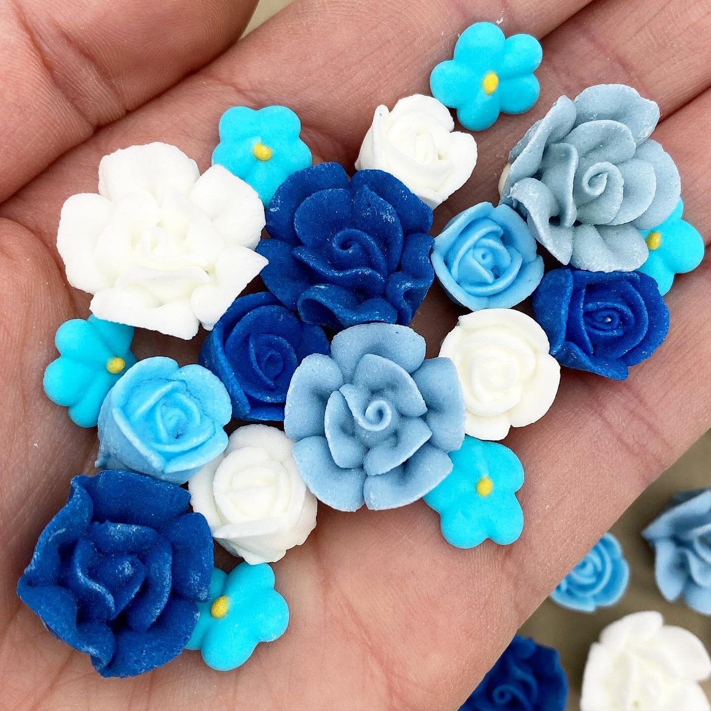 Azul Icing Flowers