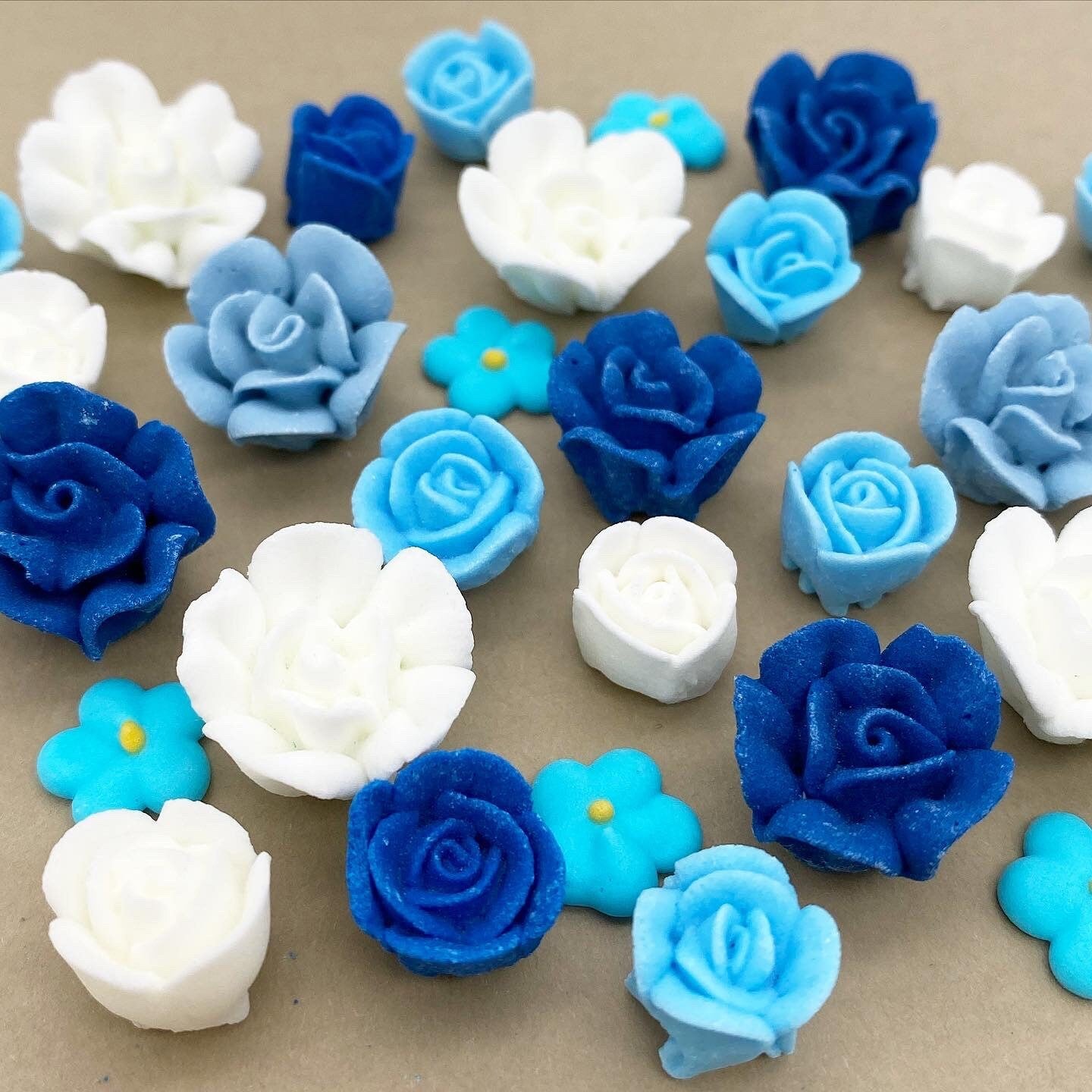 Azul Icing Flowers