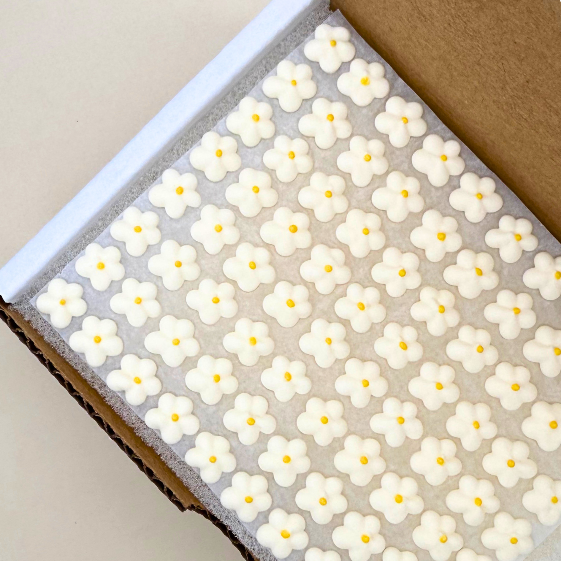 200 Bulk (1/4") Ivory Icing Blossoms