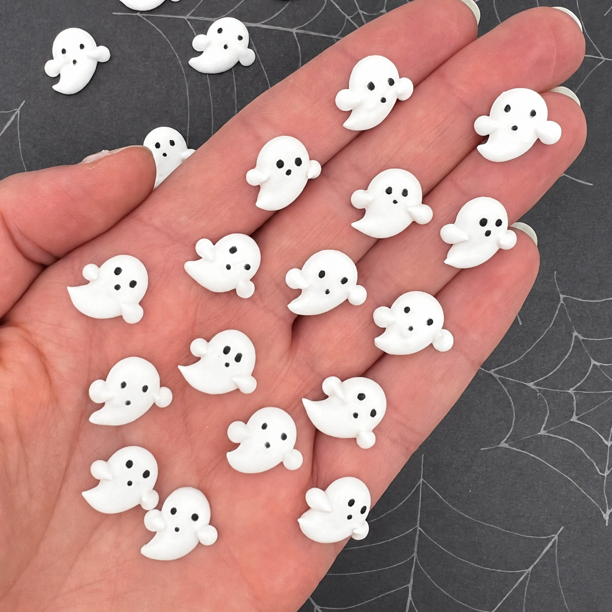 16 Mini White Icing Ghosts