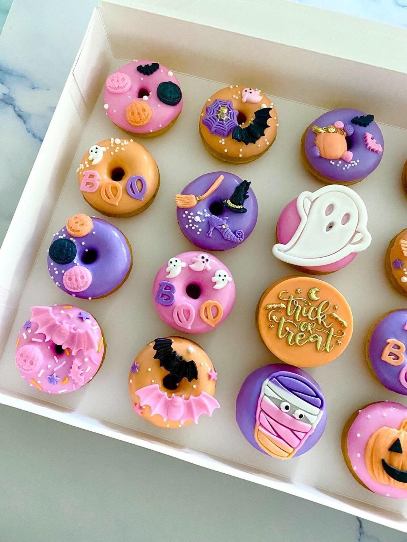 Mini White Icing Ghosts (18)