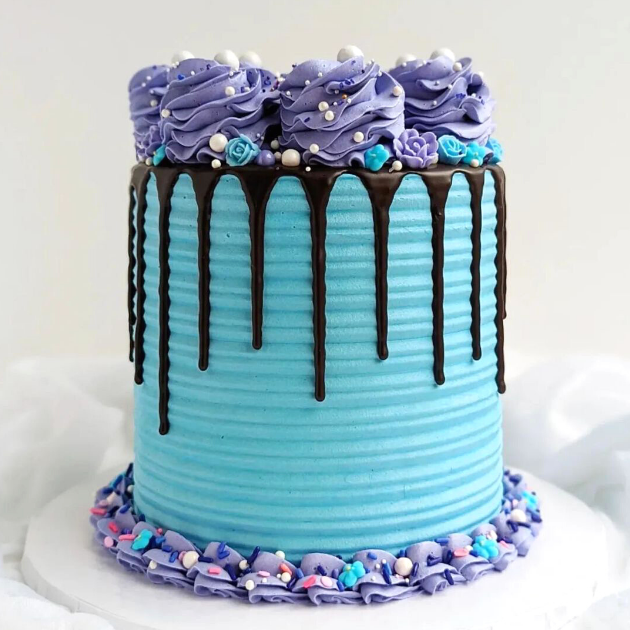 Unicorn Icing Flowers on a Cake